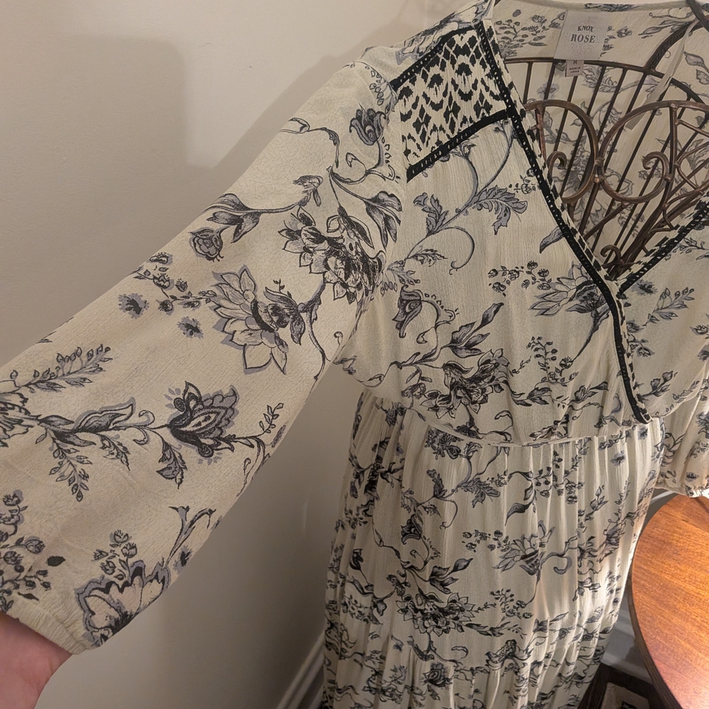 Knox Rose Black and Cream Floral Long Sleeve Dress - Picture 5 of 12
